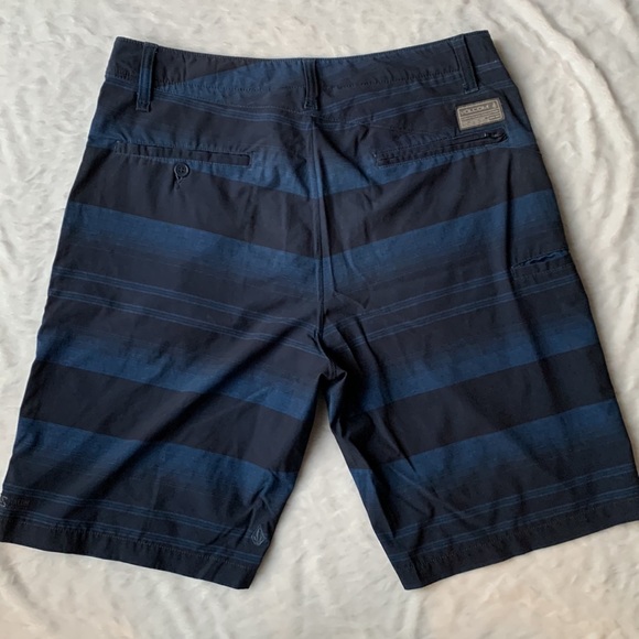 Volcom Hybrid Shorts - Picture 2 of 8